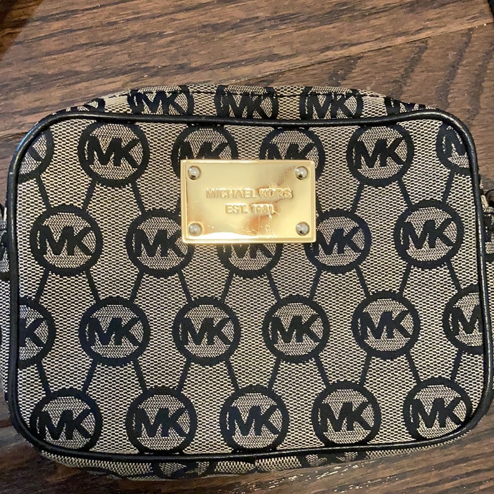 MK cross body